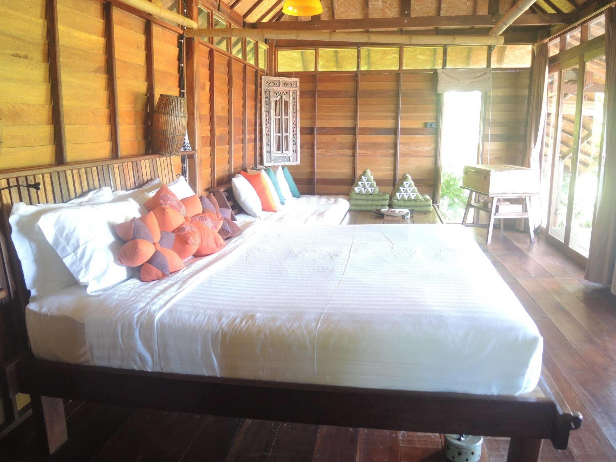 Serendipity Beach Resort Koh Lipe Bagian luar foto