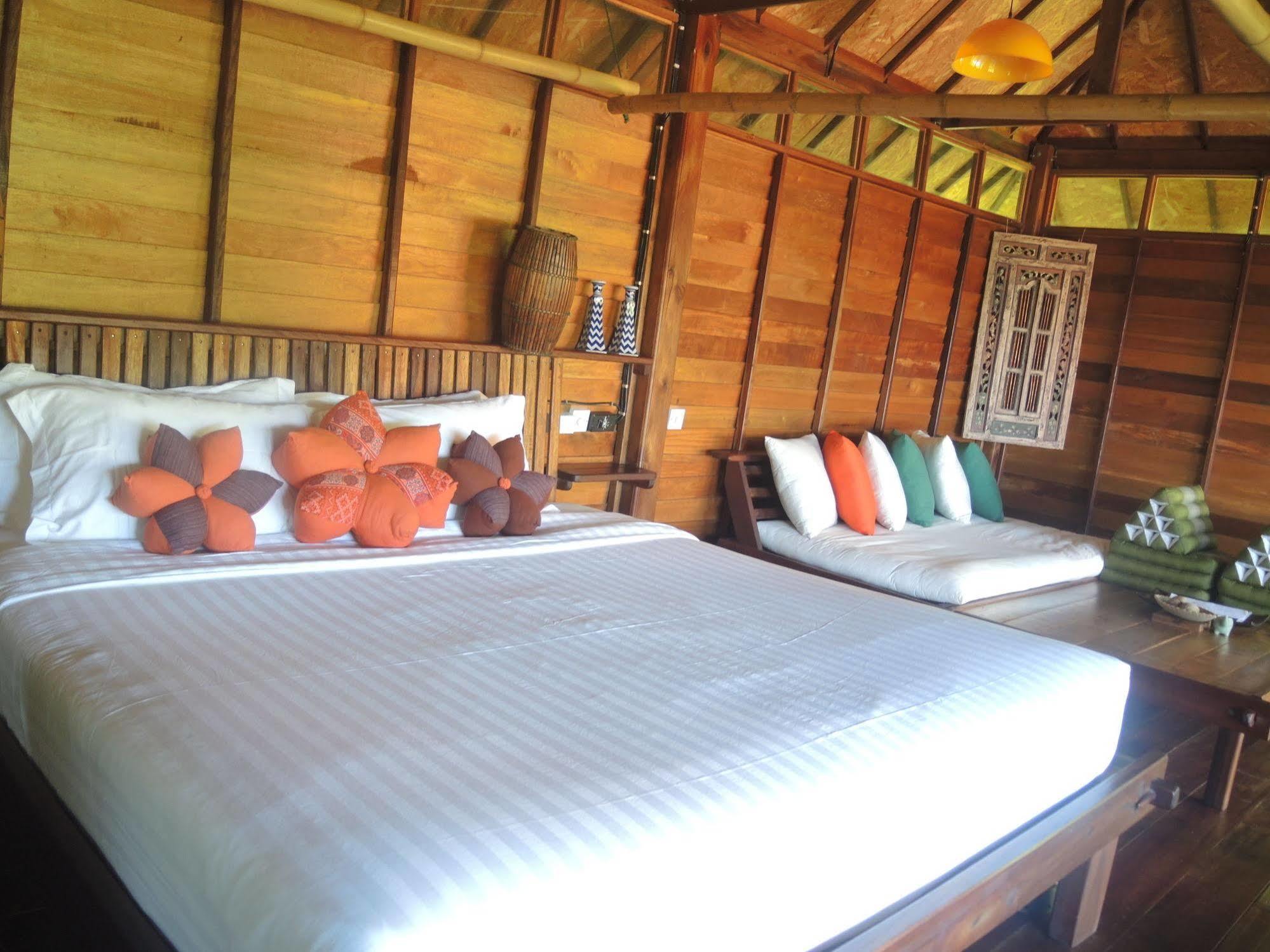 Serendipity Beach Resort Koh Lipe Bagian luar foto